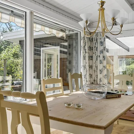 Beautiful In With Kitchen Holiday home